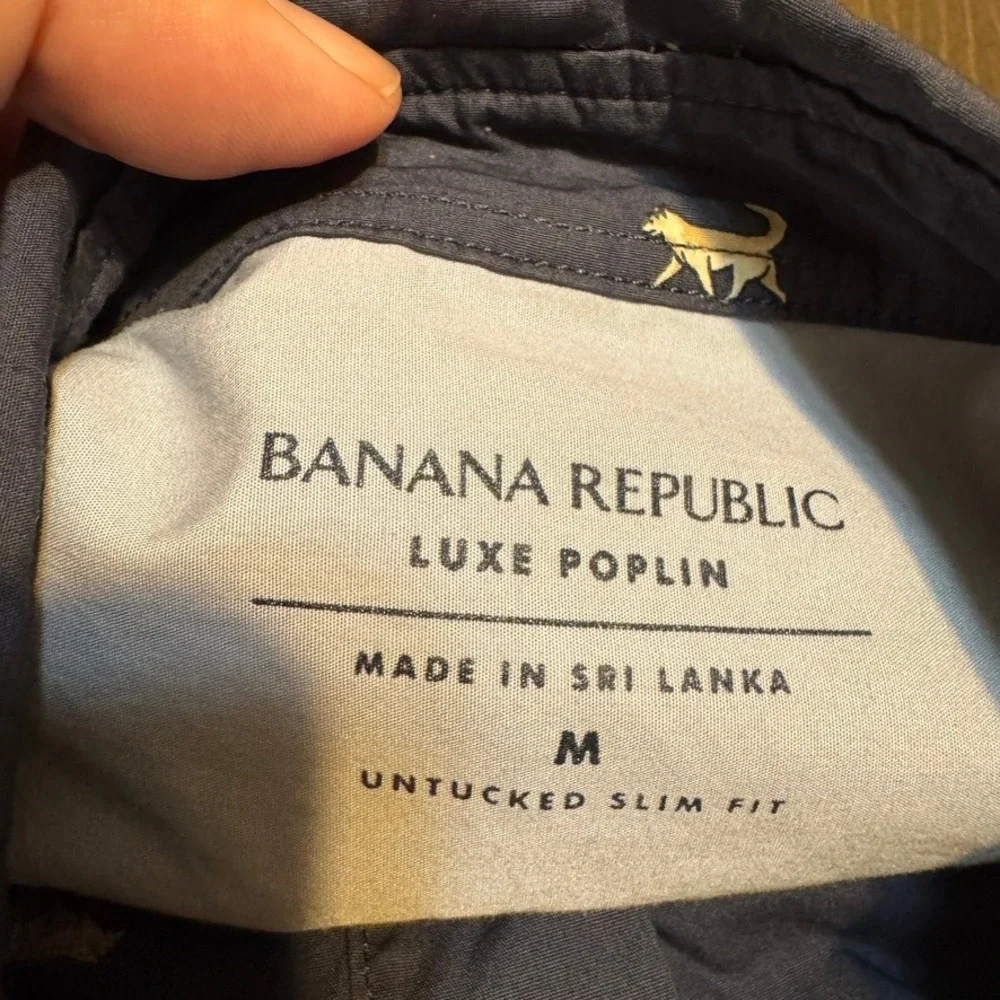 Banana Republic Long Sleeve Shirt Mens M Luxe Poplin Untucked Slim Fit Dogs Blue